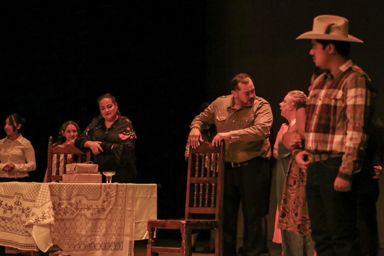 Reúne “Bodas de Sangre” a decenas de familias en el Teatro de la Ciudad