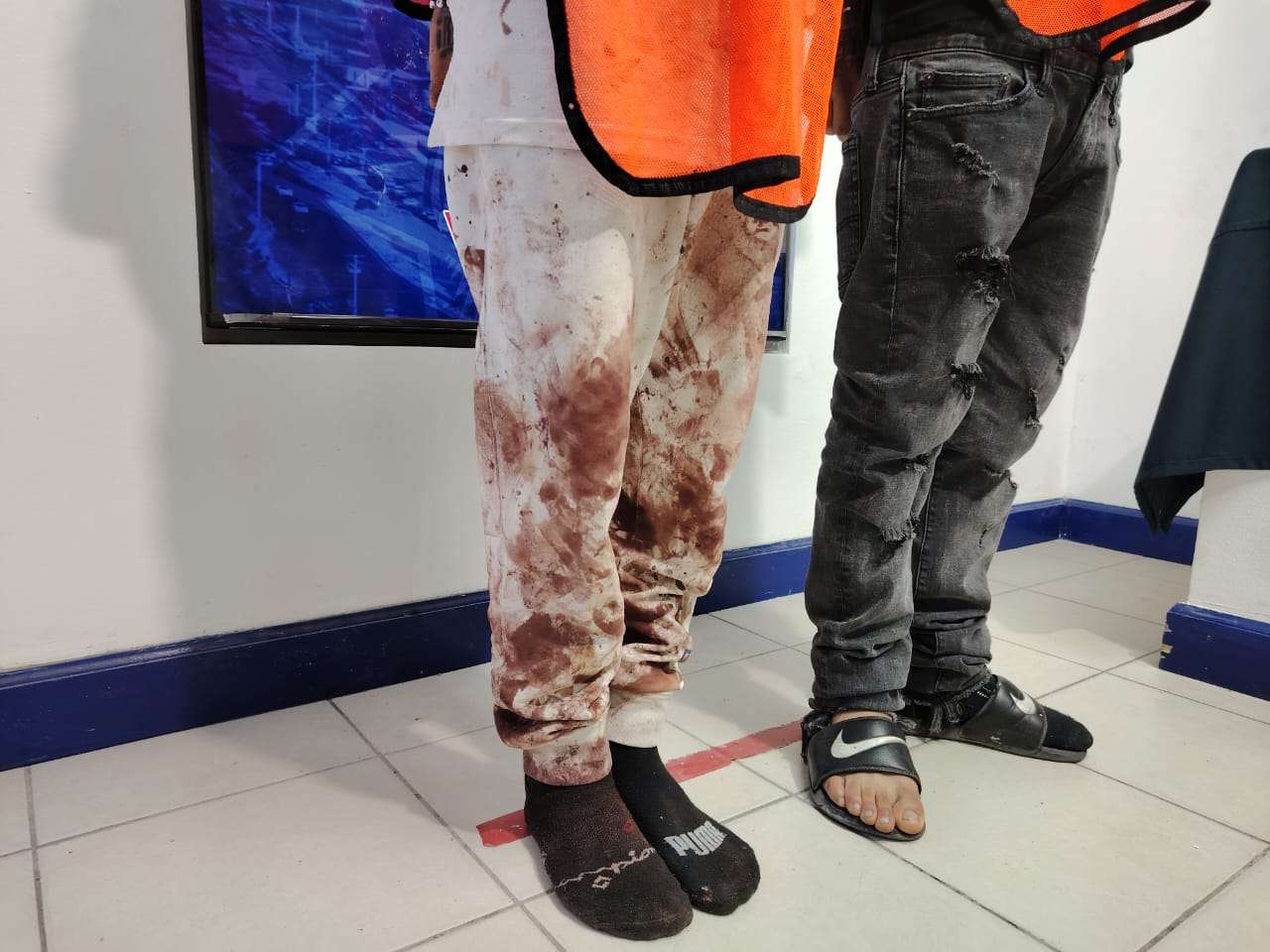 Detienen a dos hermanos de 14 y 17 años por asesinar a su vecino