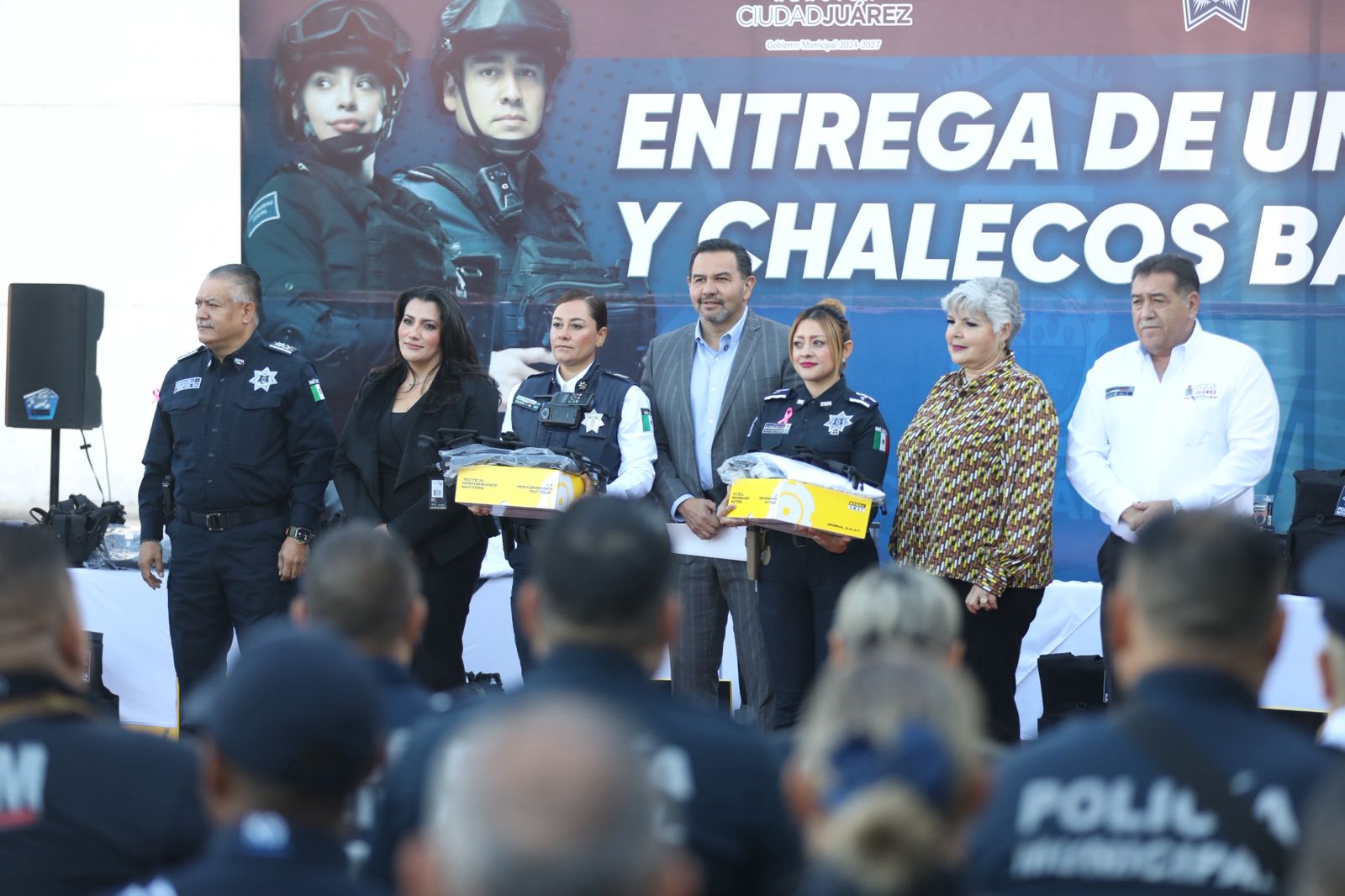 Entregan uniformes y chalecos balísticos a personal de la SSPM y Seguridad Vial