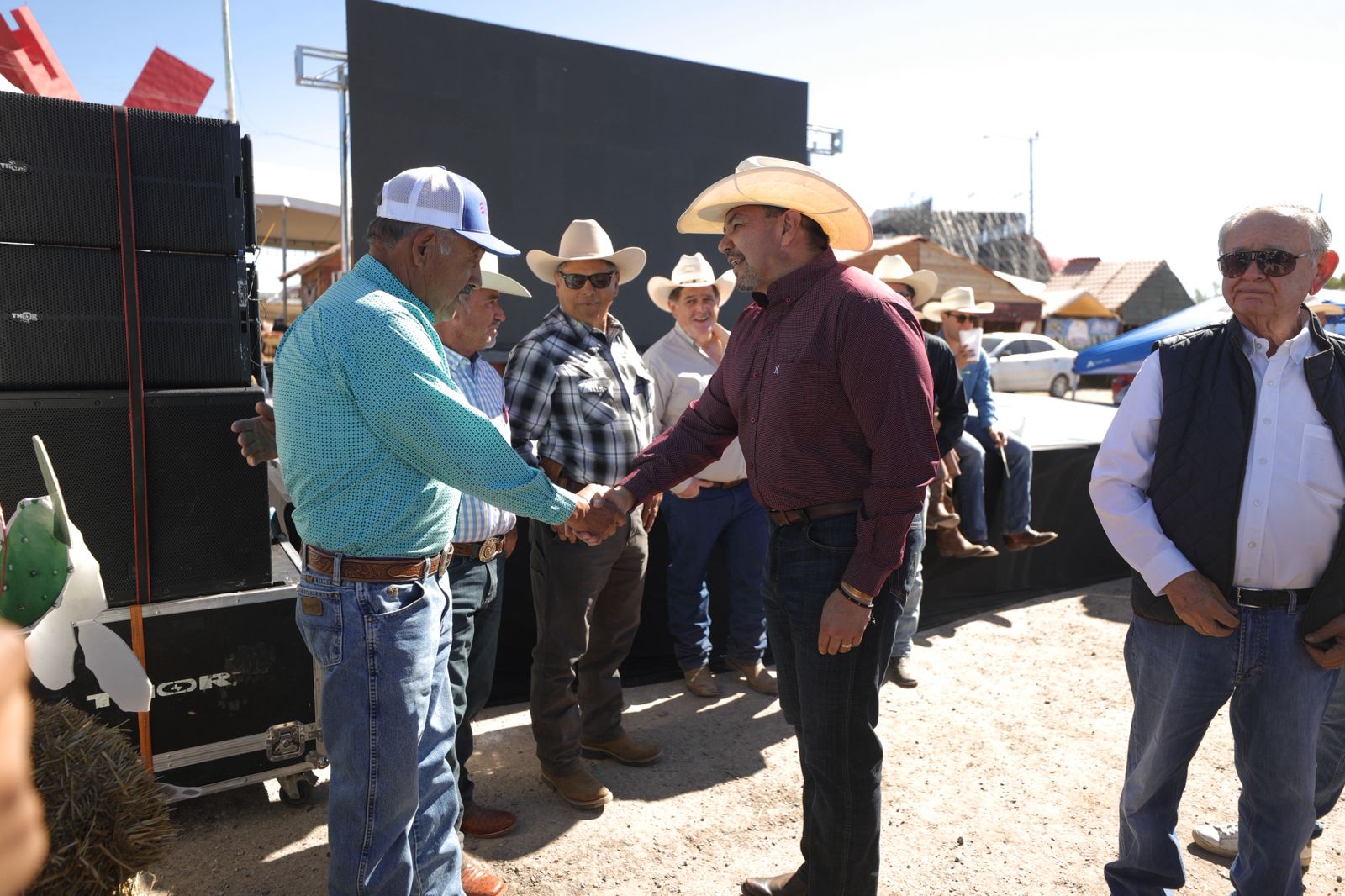 Municipio apoya a productores en la compra de toros
