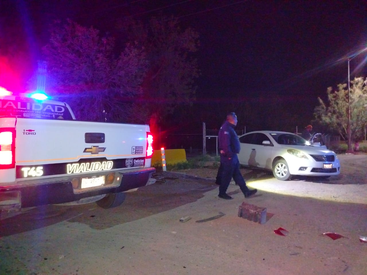 Mujer lesionada en choque fuga en cruce de avenida de Las Moras y camino al 66° Batallón de Infantería