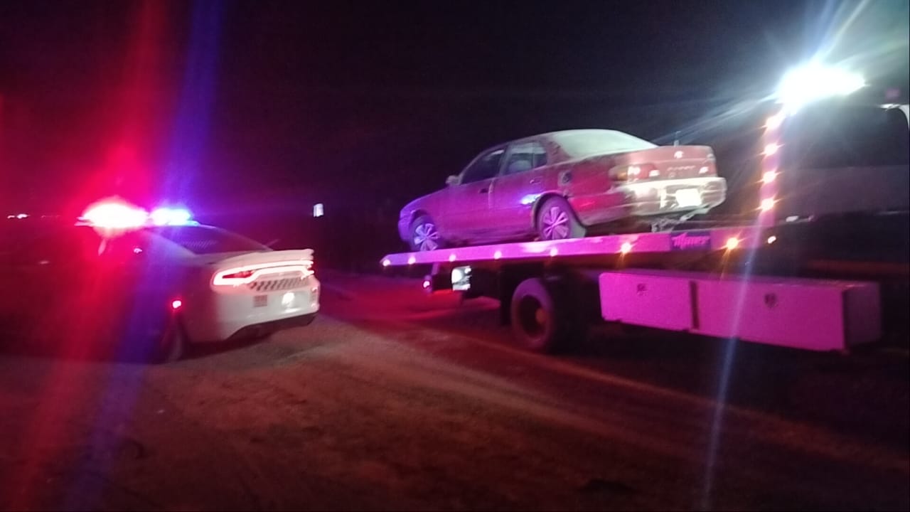 Aparatoso accidente frente a Rancho Zaragoza: vehículo cae a dren