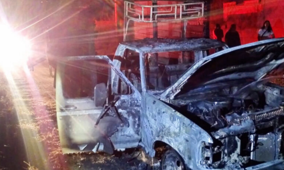 Incendio consumió camión de carga en Saucillo