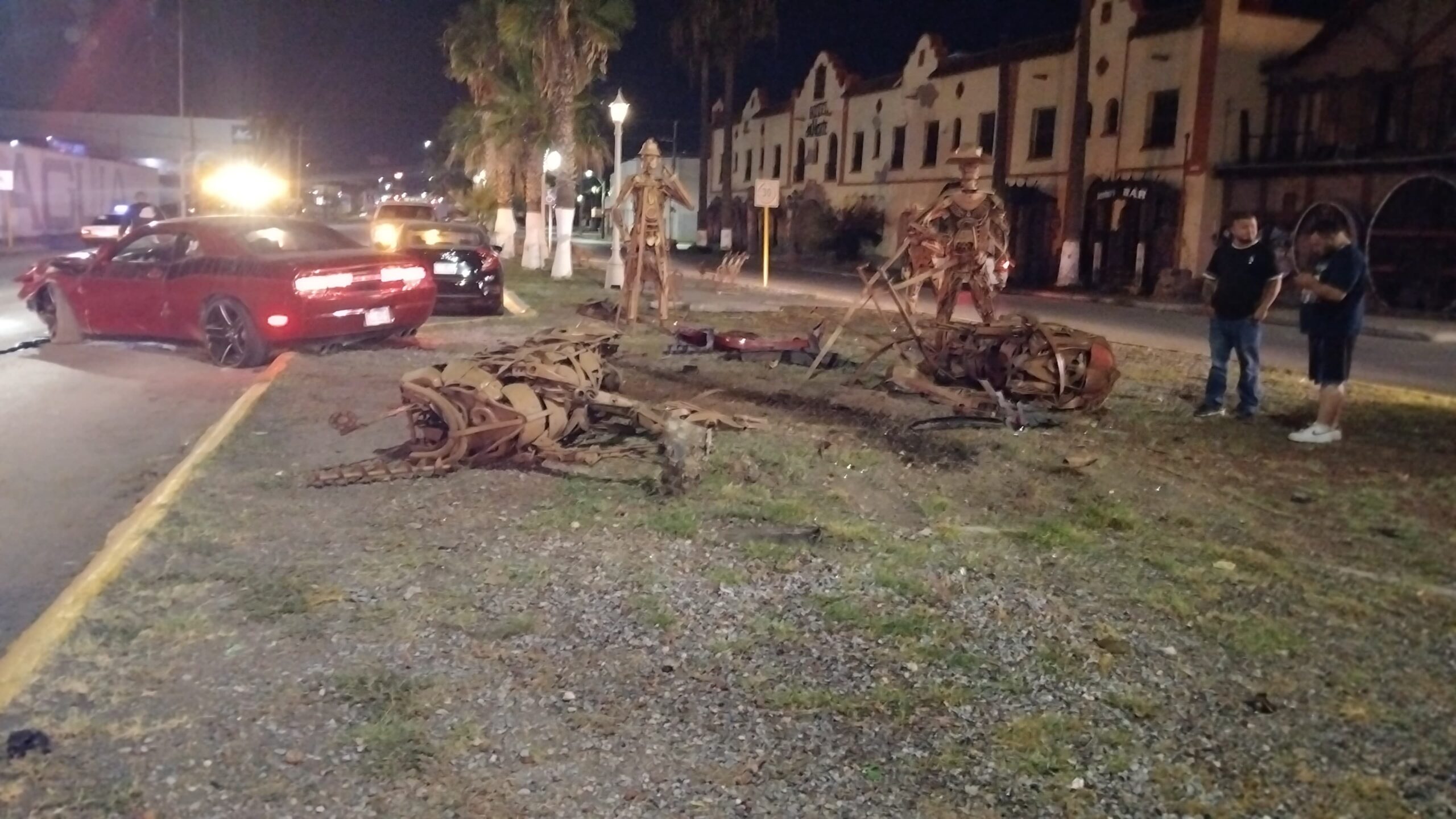 Borrachazo en la escultura del Agricultor; reportan piezas robadas