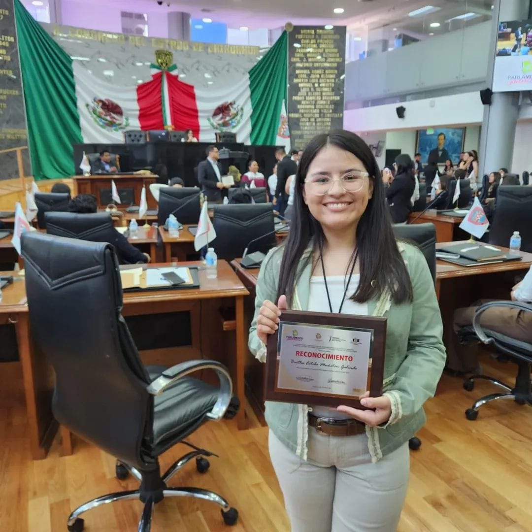 Bertha Estela Muñetón Galindo, joven meoquense que destacó en el Parlamento Juvenil Chihuahuense 2025