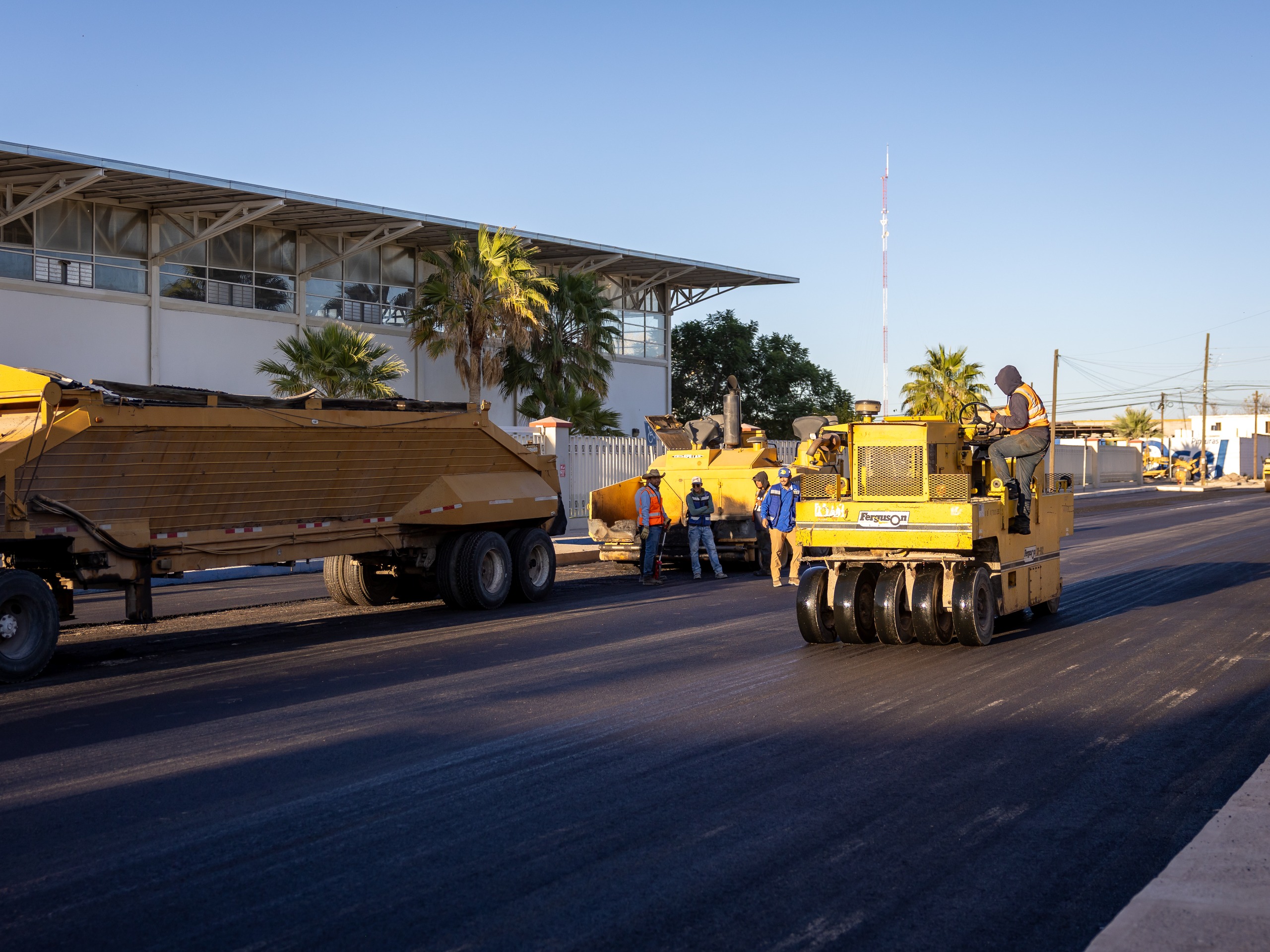 Supervisa Jesús Valenciano pavimentación en la calle 19 Norte