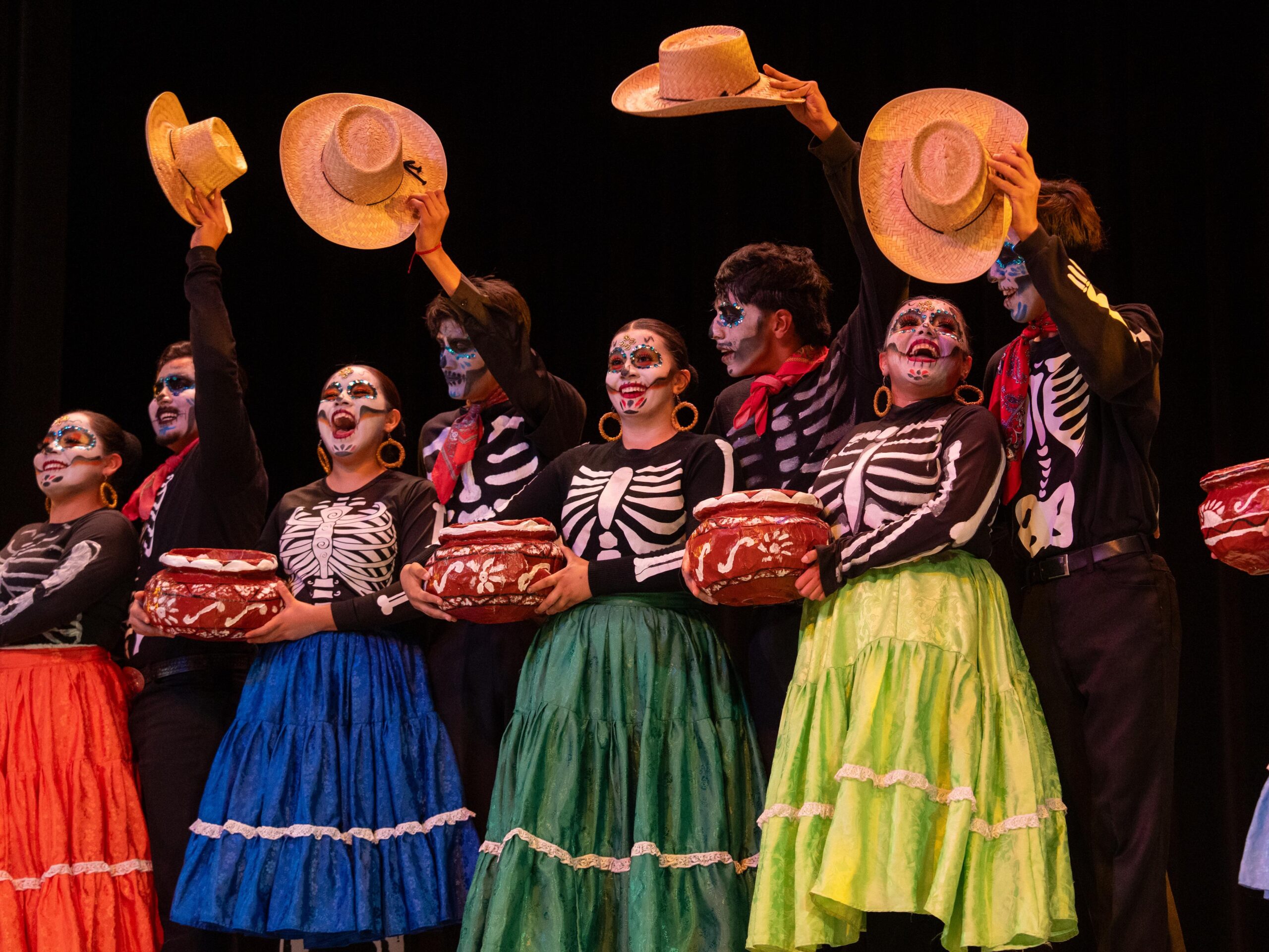 Brilla el ballet Cuautli en el Teatro de la Ciudad con “La Calaca y Buenas” dentro del festival Las Delicias de la Muerte
