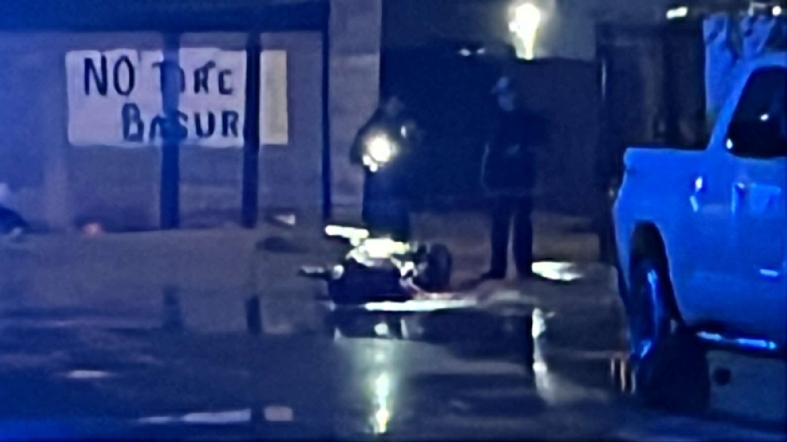 Encuentran cuerpo sin vida de un hombre en carriola, envuelto en cobijas