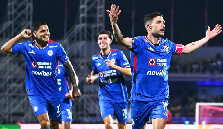 ¡Cruz Azul remonta y rebasa al América en tabla de Liga MX!