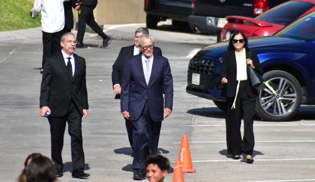 Acuden a Mausoleos a dar el último adiós a Víctor Cruz Russek