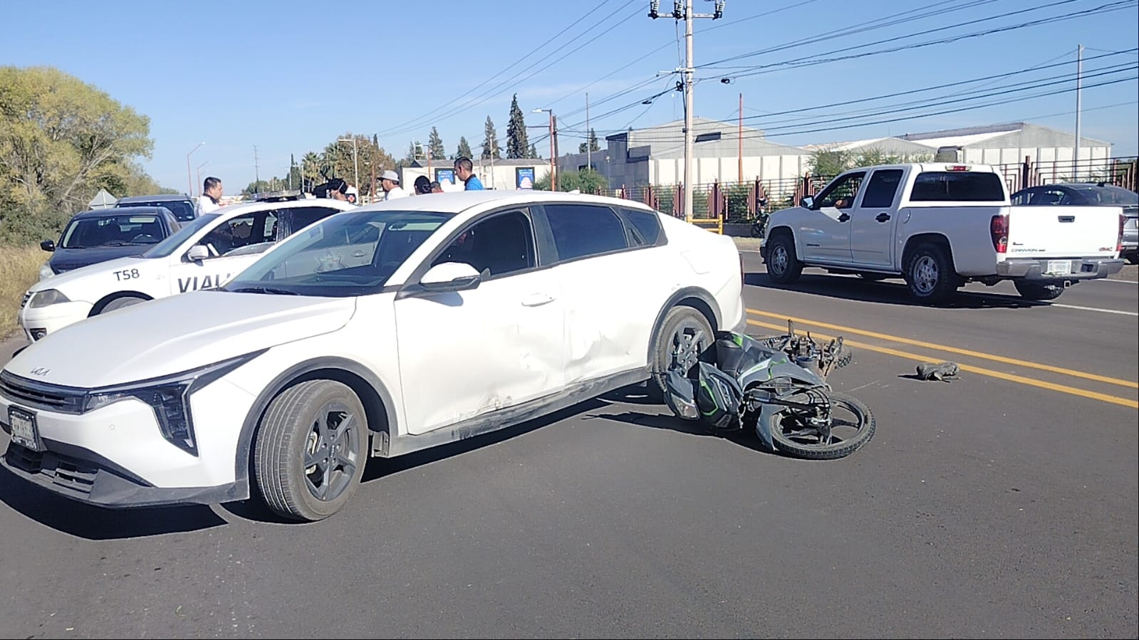 Motociclista resulta lesionado en choque en la Delicias – Rosales