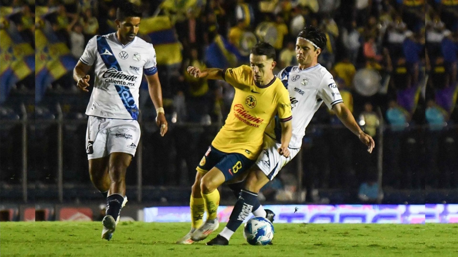 América rescata triunfo contra el Puebla con penal polémico incluido