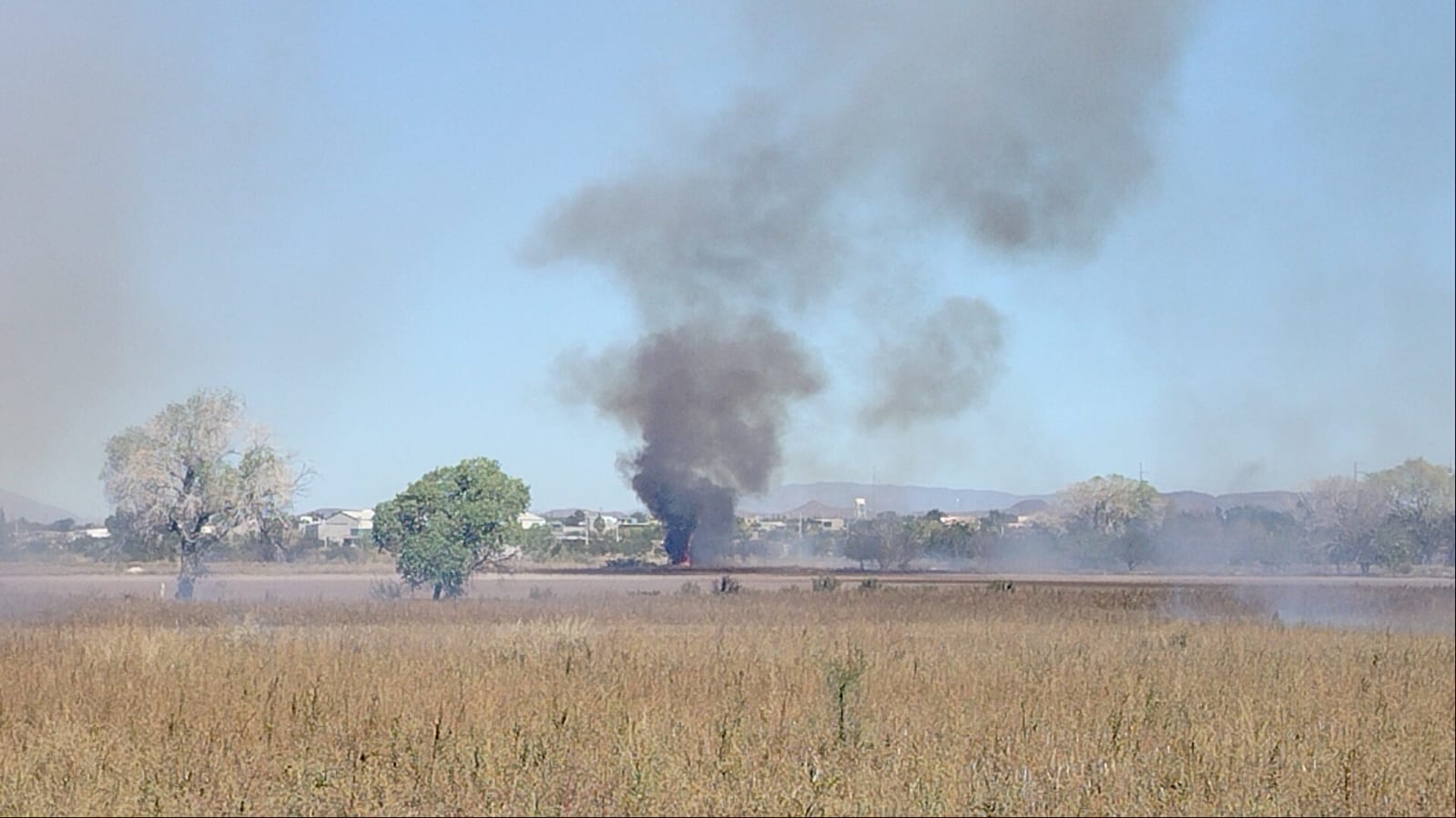 Enorme columna de humo alertó a vecinos de los sectores norte y oriente de Delicias