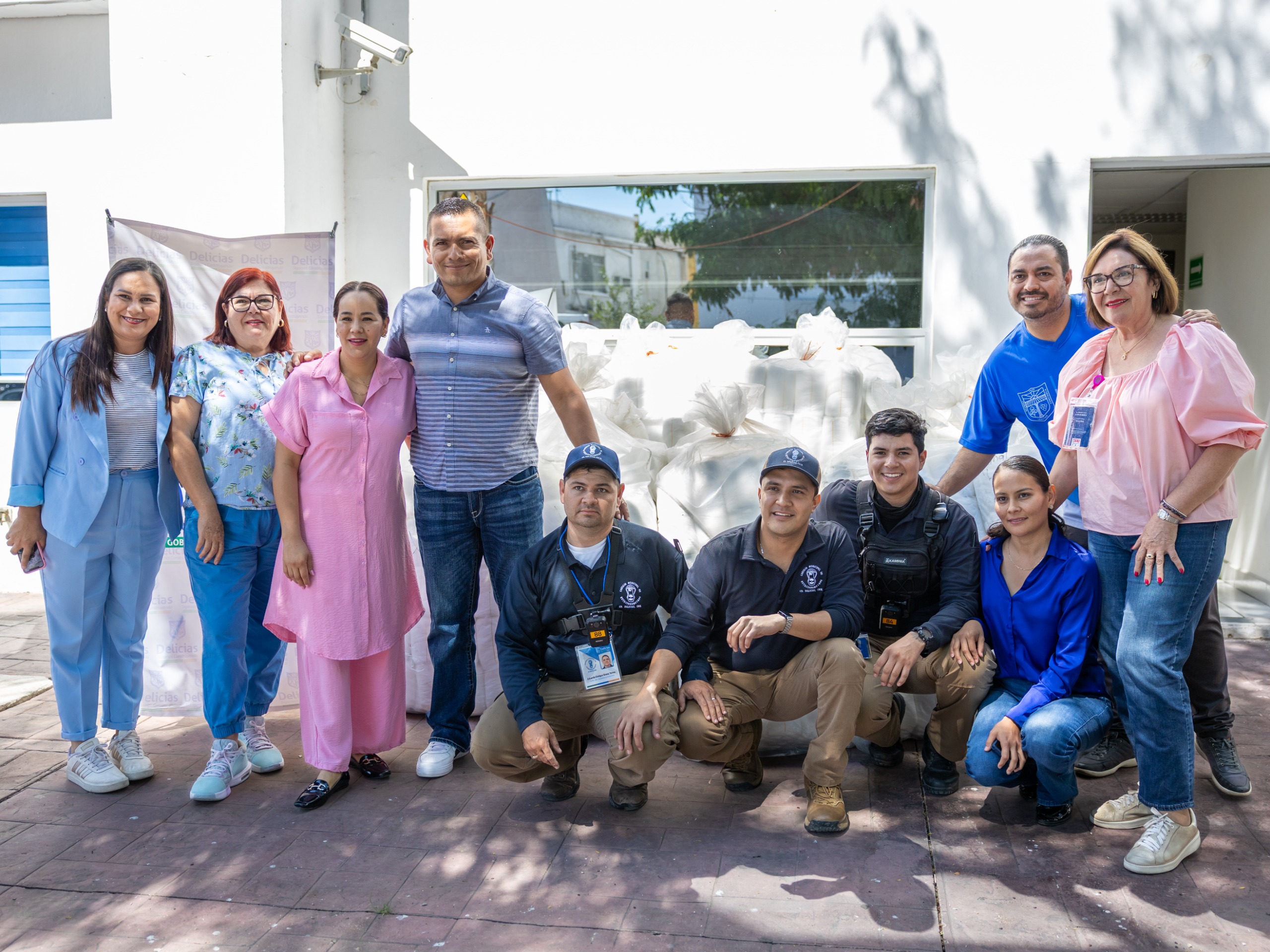 Entregan Estacionómetros y Salud Municipal pañales al DIF Delicias para apoyar a adultos mayores