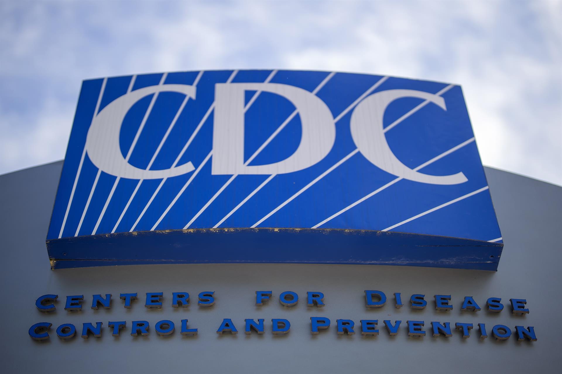 Despiden a más de mil empleados de los CDC de Estados Unidos