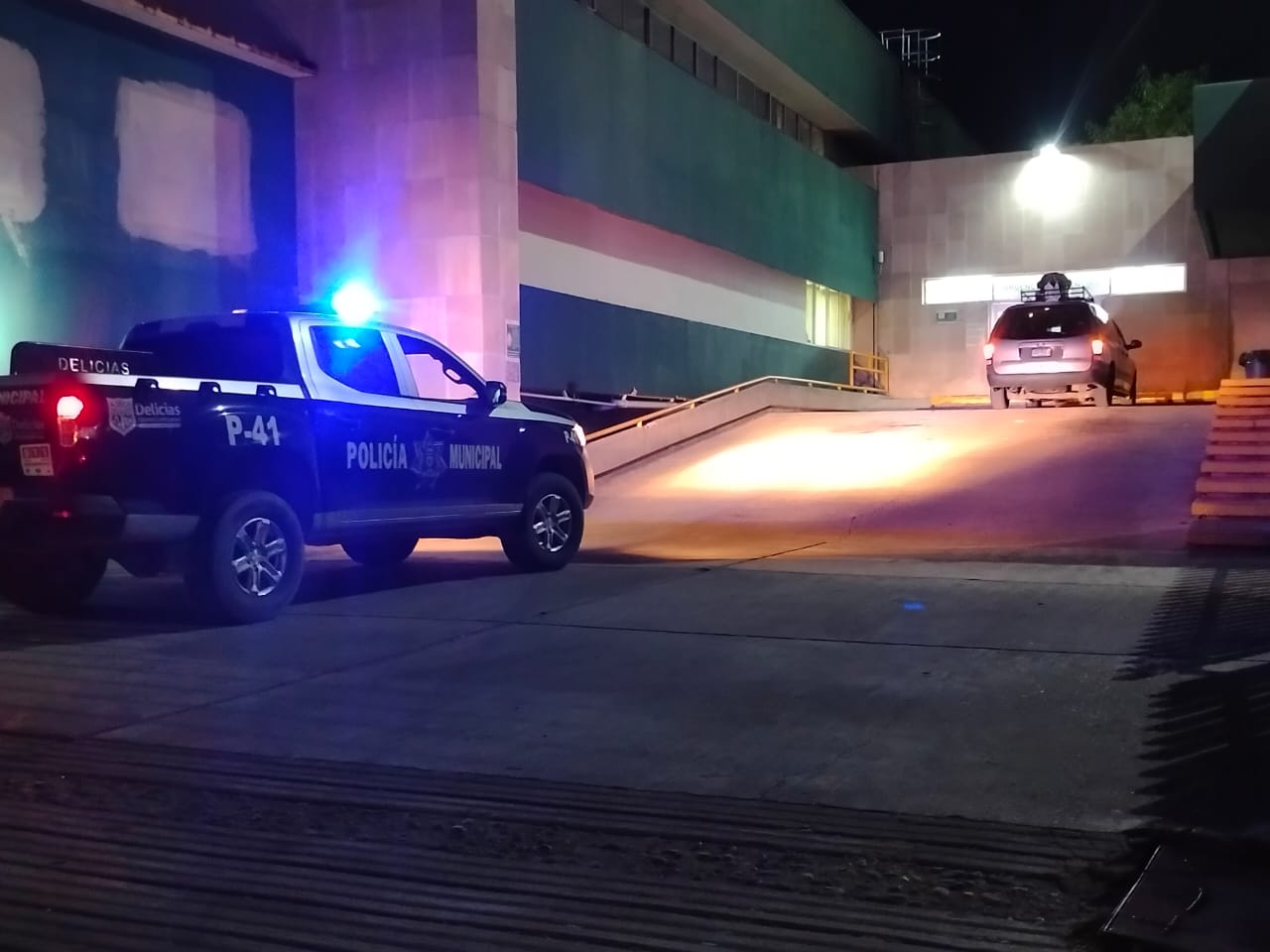 Mujer llegó con complicaciones de salud al hospital 11 del IMSS escoltada por una patrulla