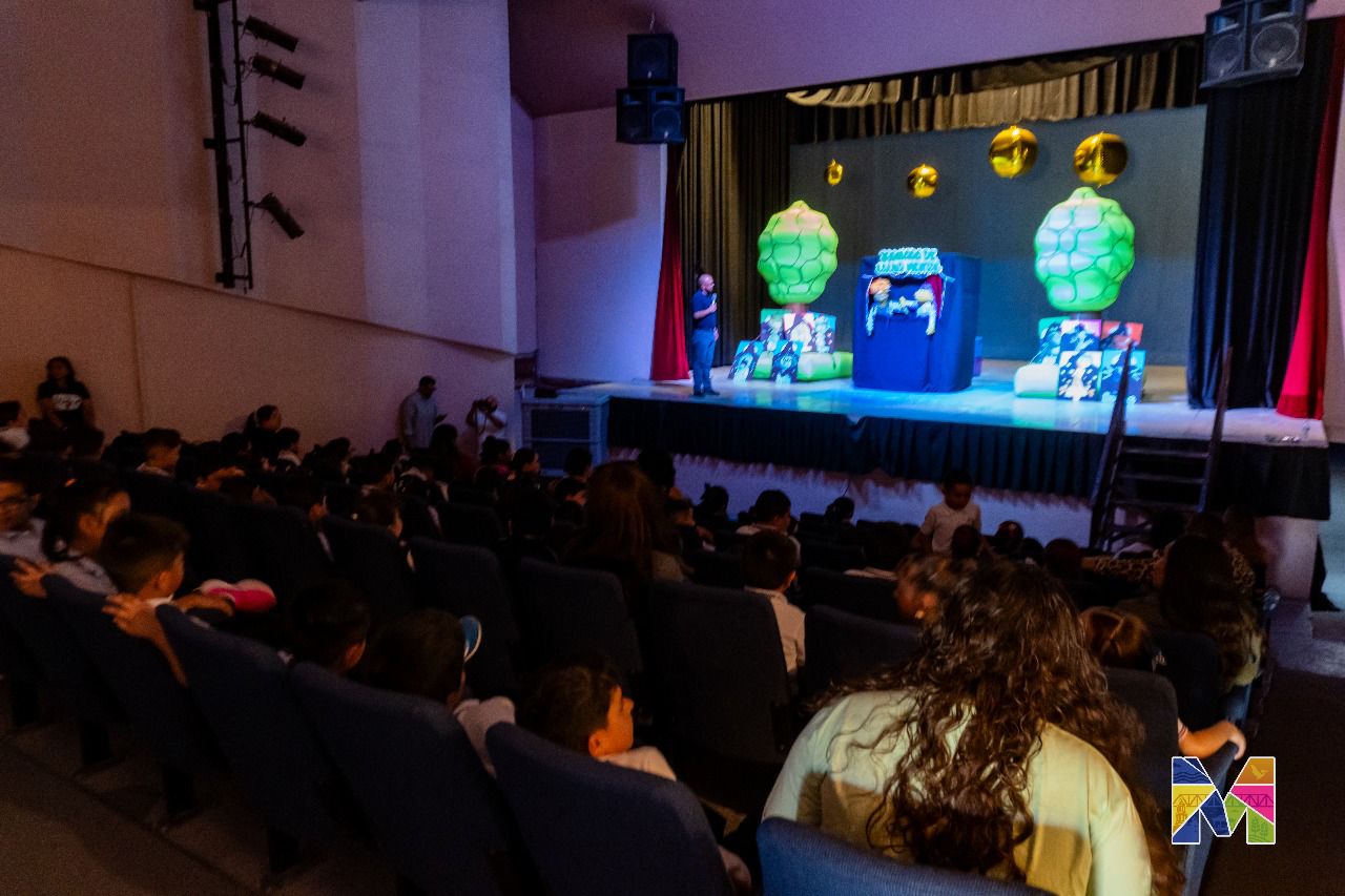 Sensibilizan a más de 580 niños de preescolar y primaria en temas de salud mental con obra de teatro en Meoqui