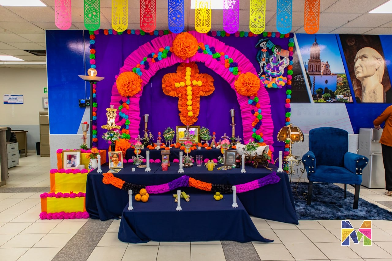 Con Altar de Muertos, honran en Meoqui memoria de familiares y amigos difuntos de colaboradores municipales