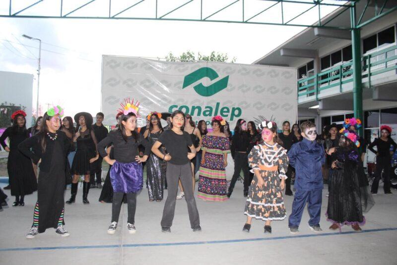 Encabeza NUCAM Delicias colorido festival «Los Catrines»