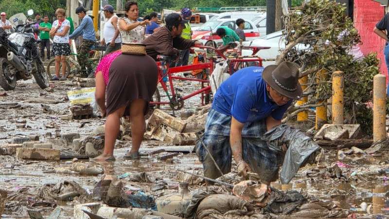 Desesperación y hambre entre damnificados por inundación en Poza Rica