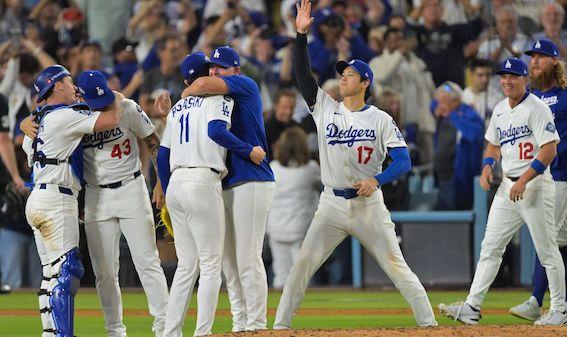 Ohtani brilla lanzando y bateando y Dodgers van a la Serie Mundial