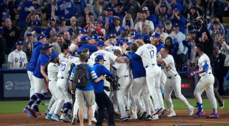 En 18 épicas entradas!! Jonrón de Freeman le da a Dodgers triunfo ante Blue Jays y pone la serie 2-1