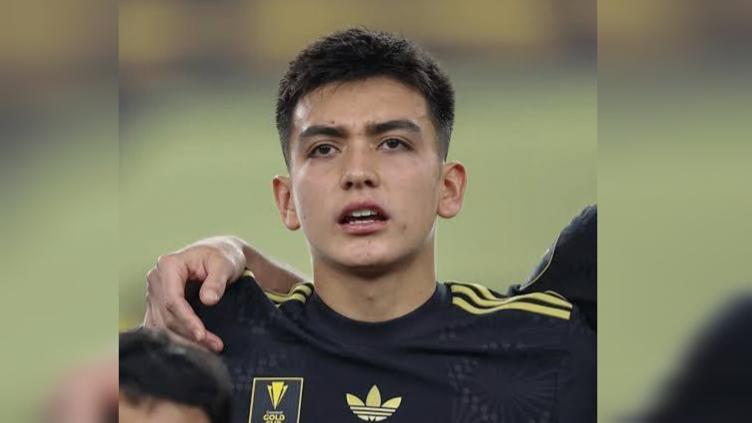 Gilberto Mora es «vigilado» por el Real Madrid