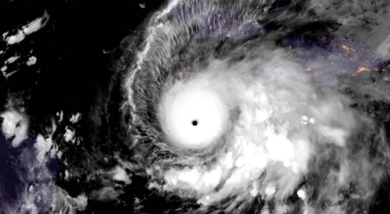 Llega huracán Melissa a categoría 5; va a Jamaica