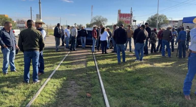 Bloquearon productores vías del tren en Delicias, Jiménez y Cuauhtémoc; es protesta nacional