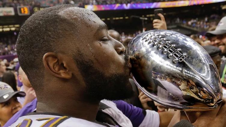 Muere Arthur Jones, campeón del Super Bowl con Ravens, a los 39 años