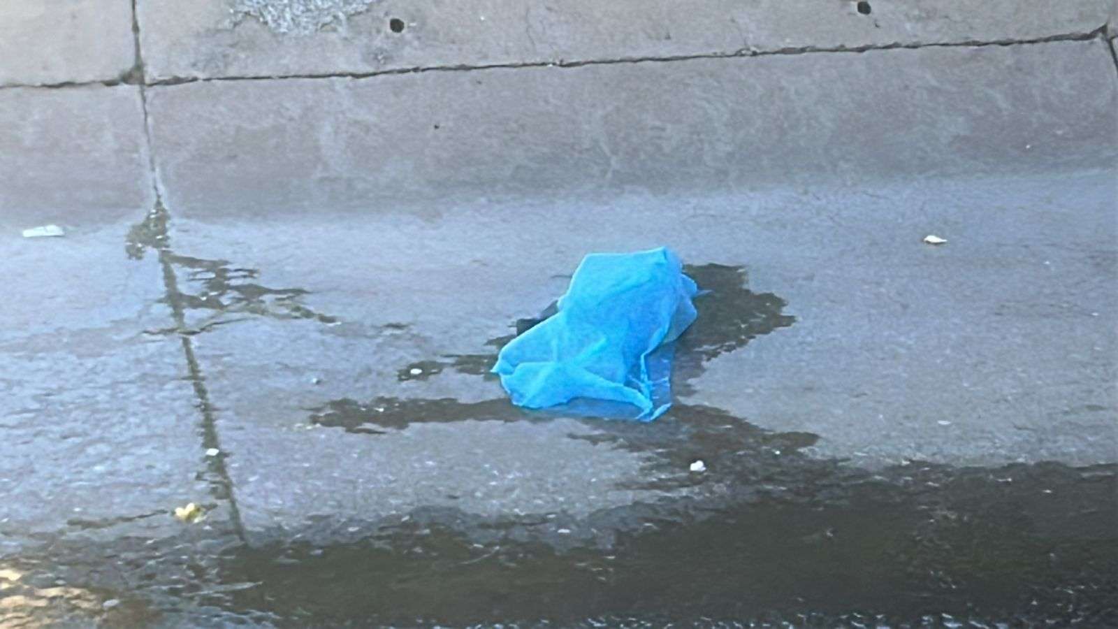 Muere mujer al saltar de puente al canal