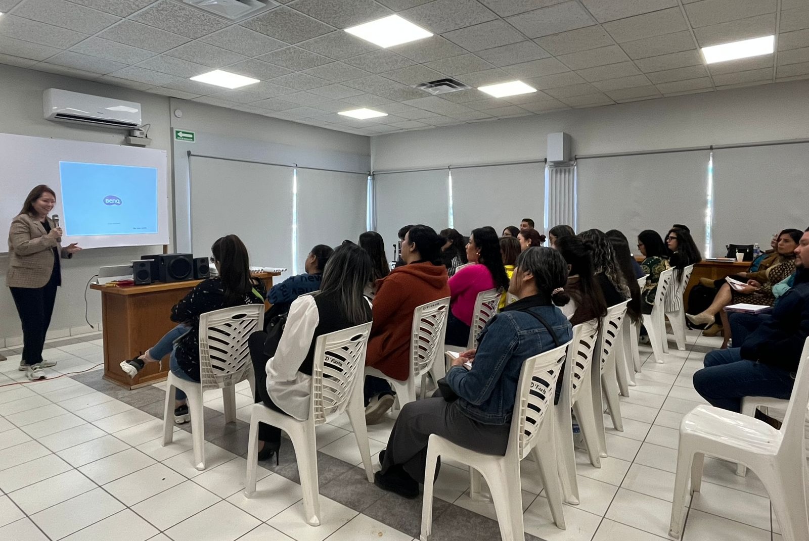 Arranca en Meoqui programa “Escuelas Positivas” con capacitación a maestros de primaria