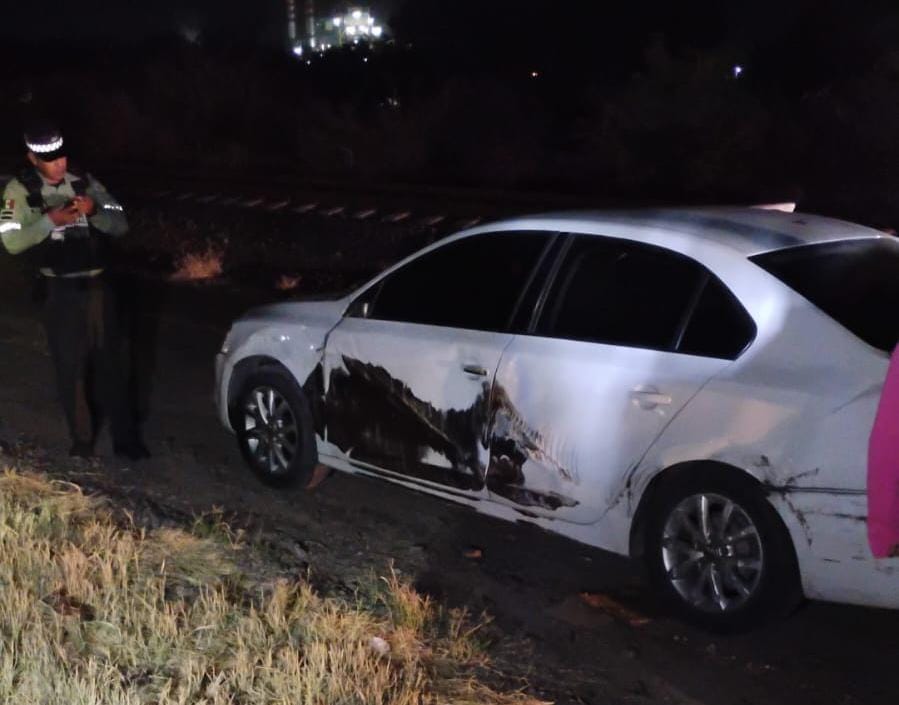 Tráiler sacó a vehículo del camino frente a la Tristone