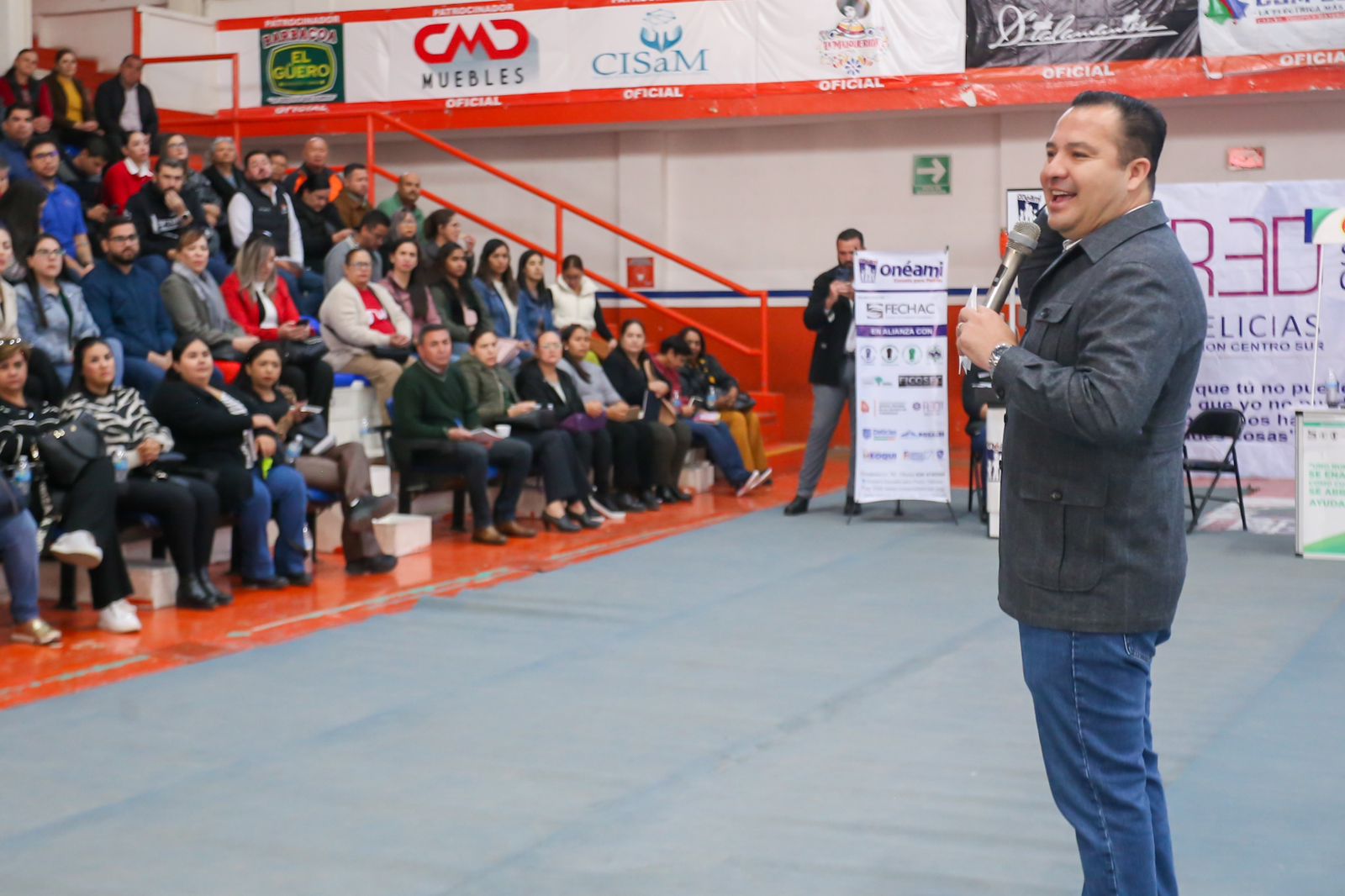 Encabeza Jesús Valenciano feria educativa que impulsa colaboración entre escuelas y sociedad civil