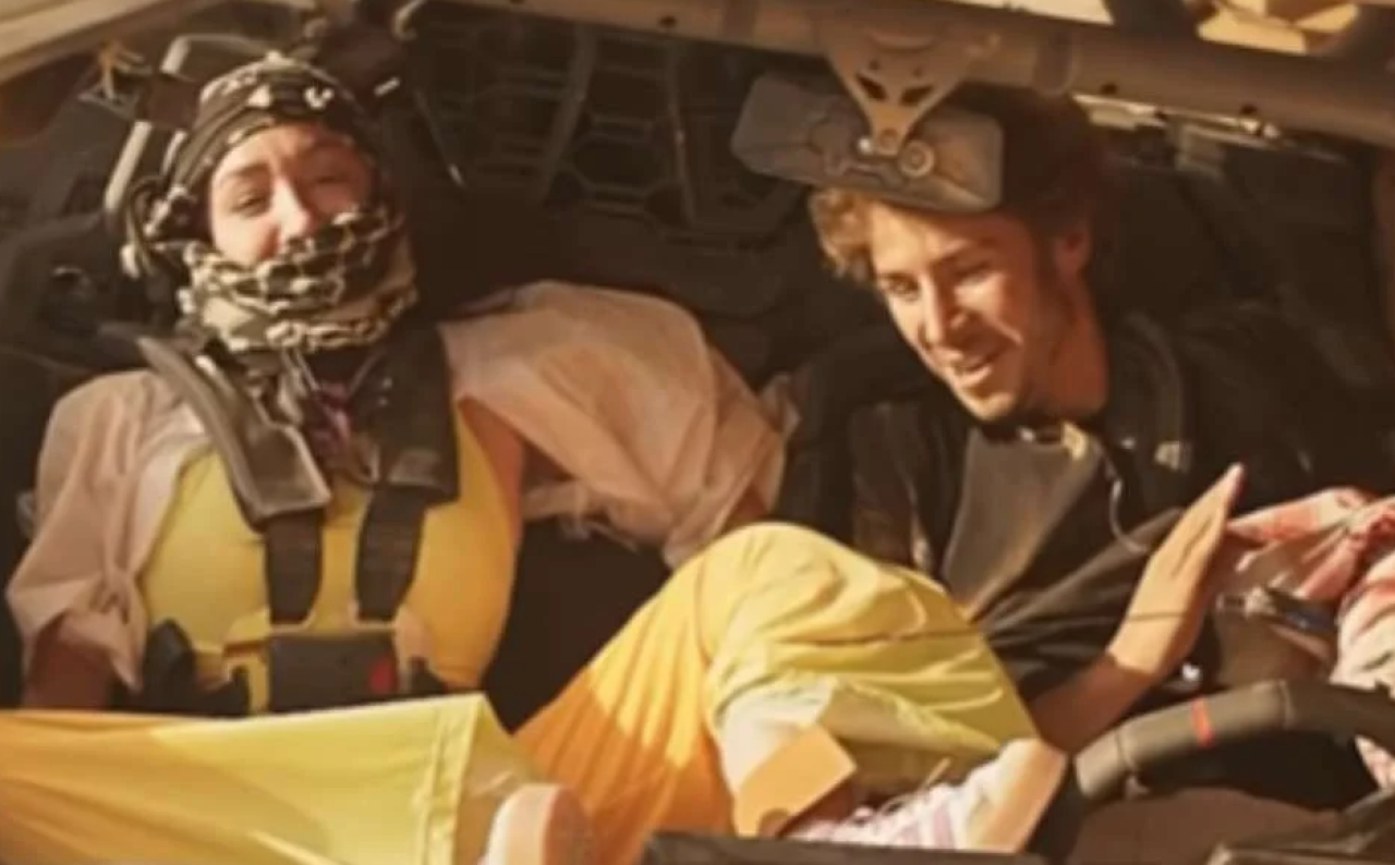 Sufren Juanpa Zurita y Daniela Rodrice aparatoso accidente en el desierto