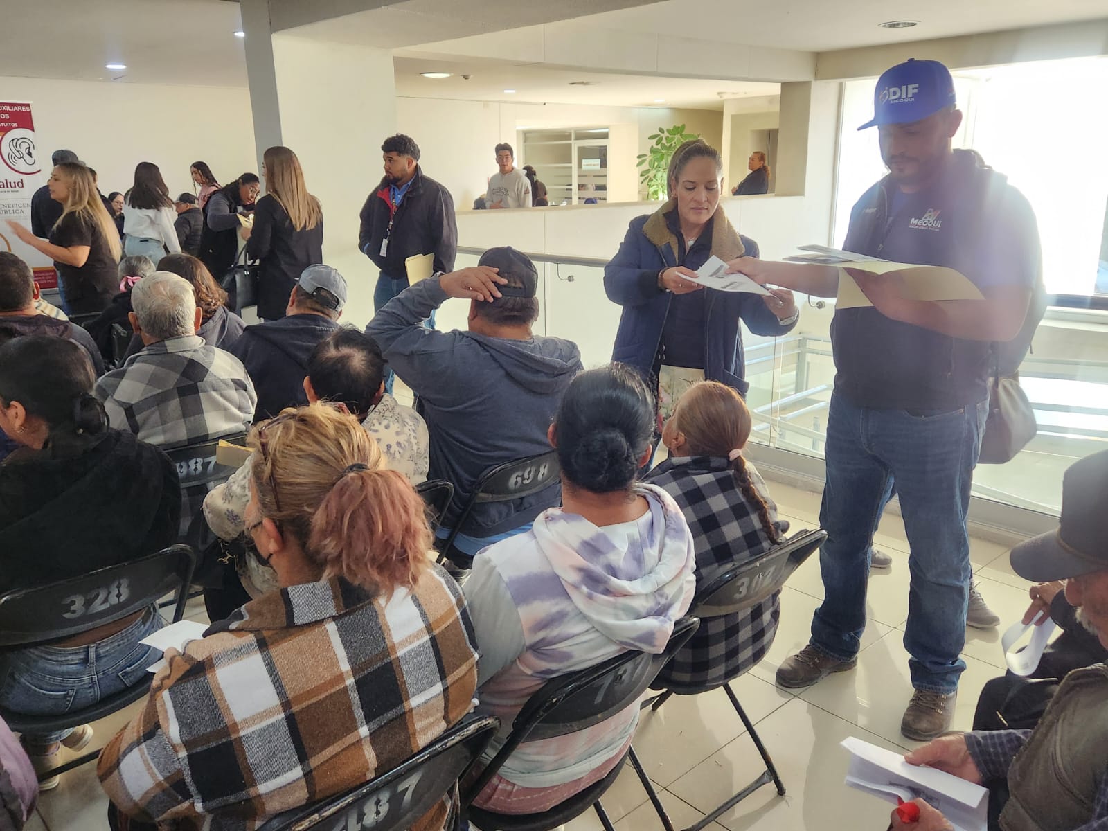 Entregan aparatos auditivos a 46 beneficiarios del municipio de Meoqui de manera gratuita