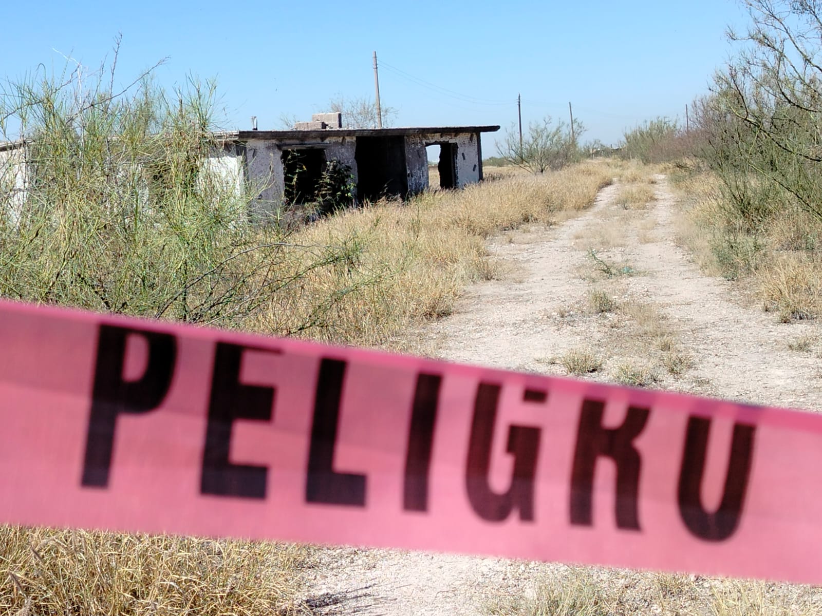 Hallan cuerpo sin vida en estado de descomposición en lote baldío