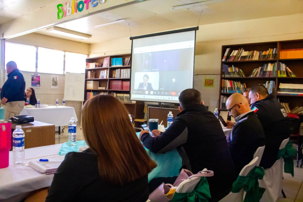 Sesiona Mesa de Seguridad y Justicia Ciudadana en Secundaria 3026 de Meoqui