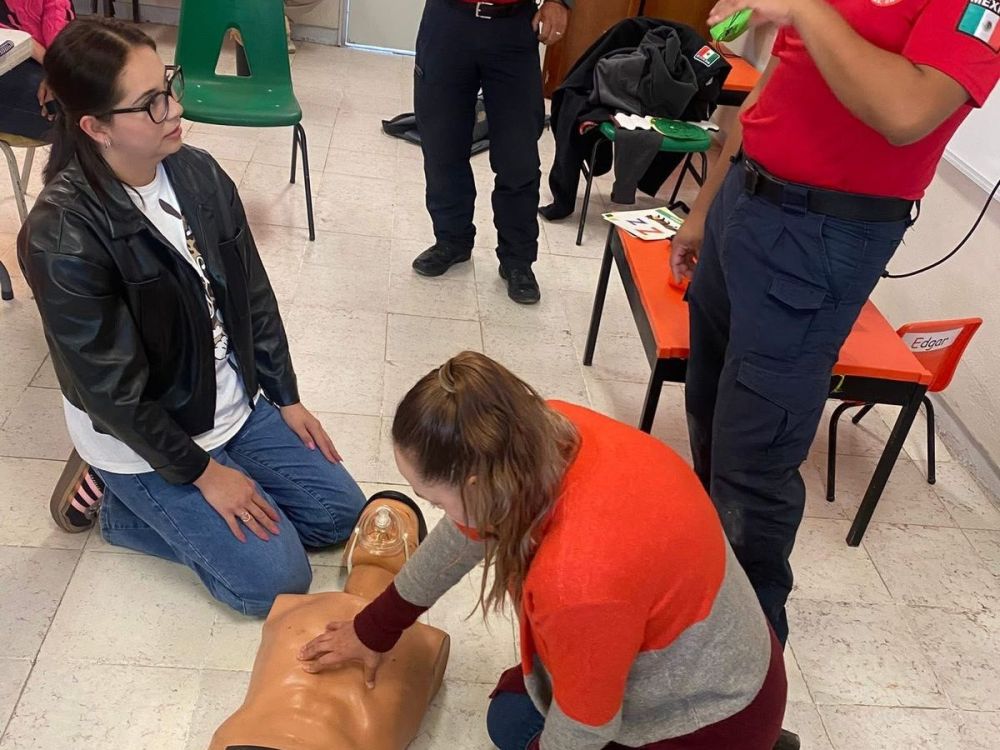 Capacita Bomberos Delicias a personal de kínder en primeros auxilios