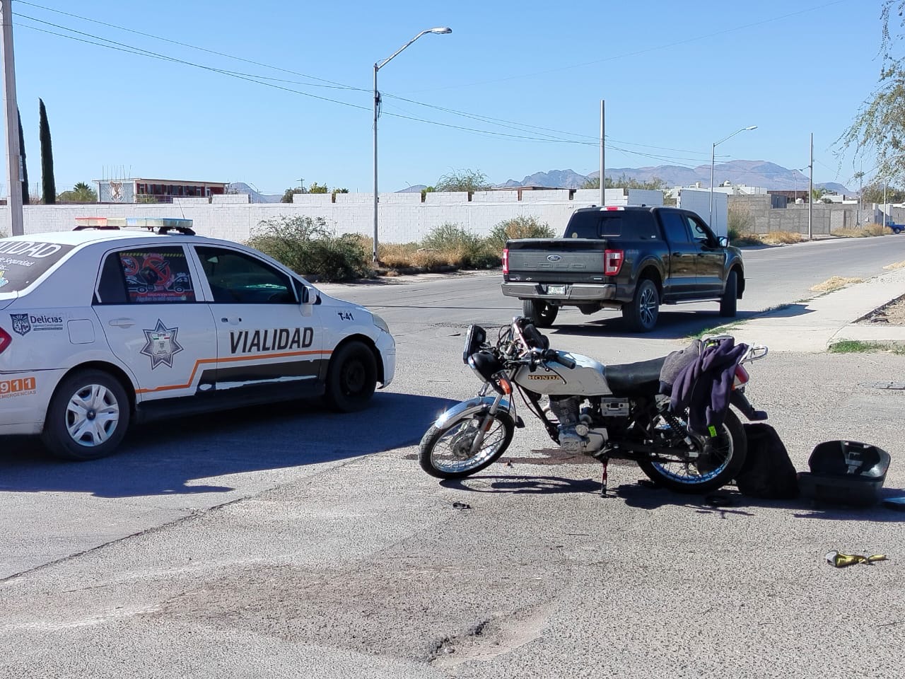 Se debate entre la vida y la muerte tras fuerte choque en el sector sur