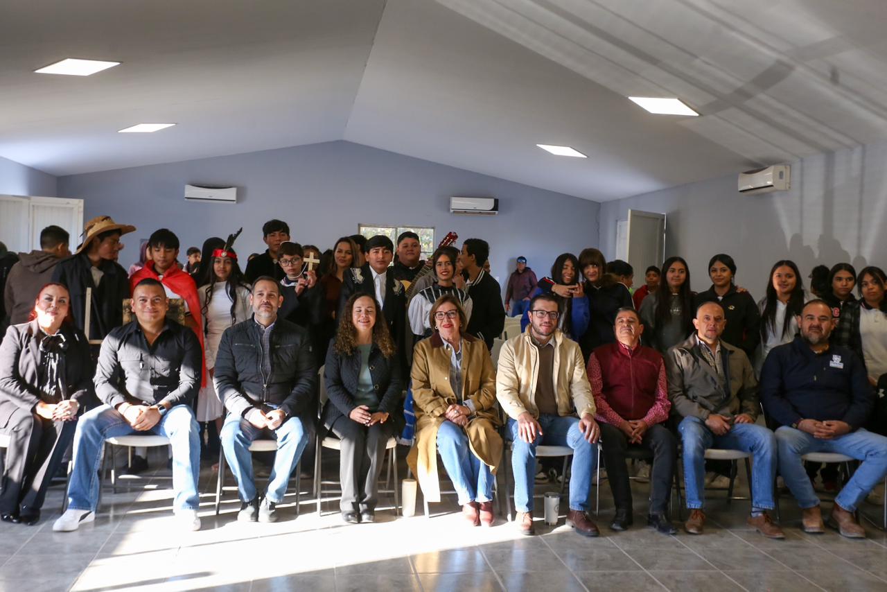 Entrega Gobierno Municipal y Estacionómetros piso en telesecundaria de Colonia Cuauhtémoc