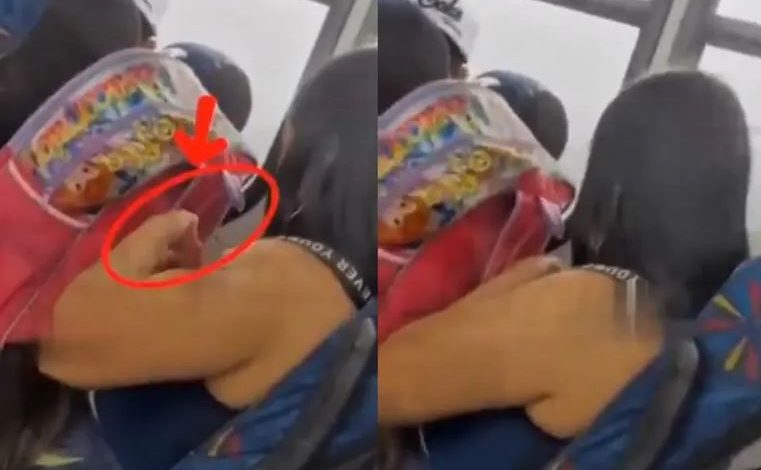 Exponen a mujer que retira piojos de su hijo en transporte público
