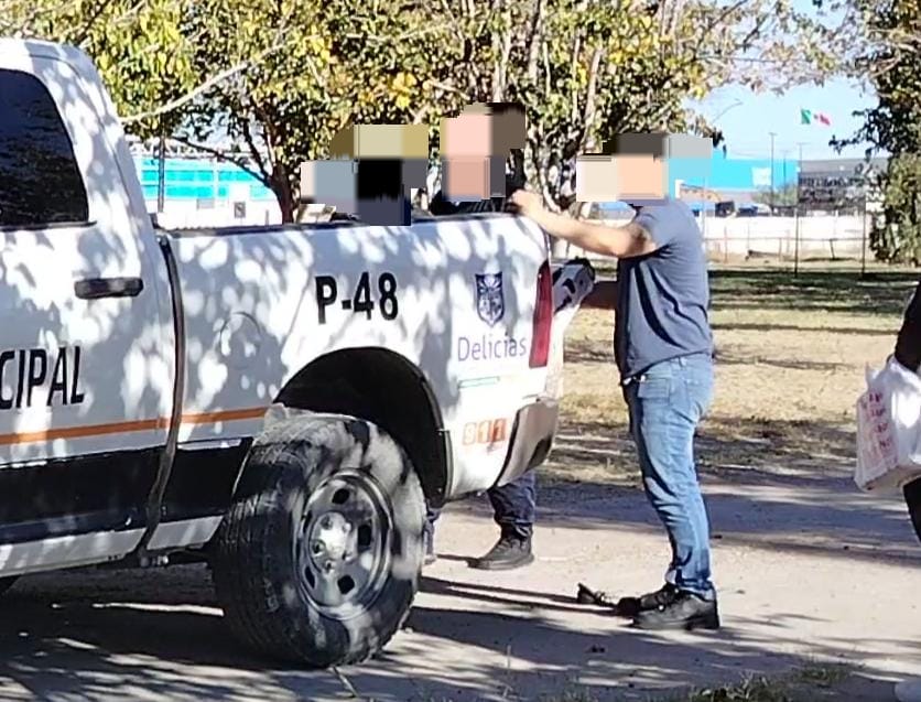 Arrestan a sujeto en la plaza del ferrocarril tras agredir a motociclista