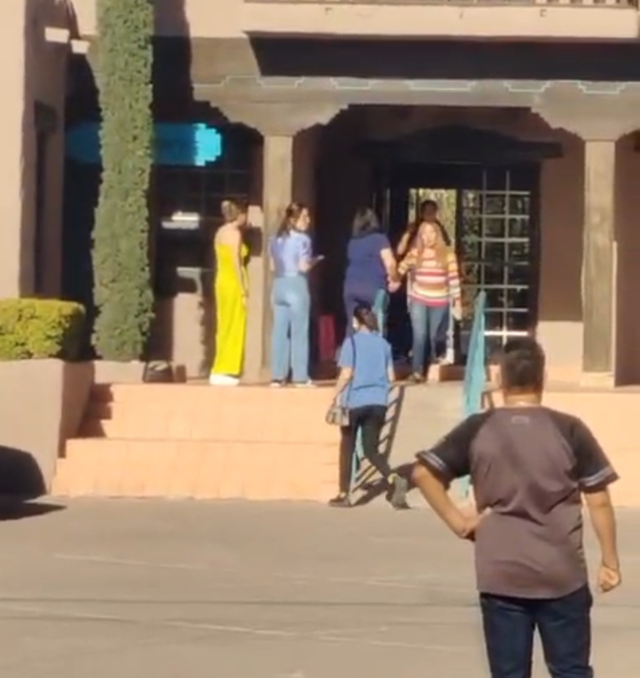 Detienen a tres mujeres tras riña en el edificio Santa Fe en el centro de Delicias