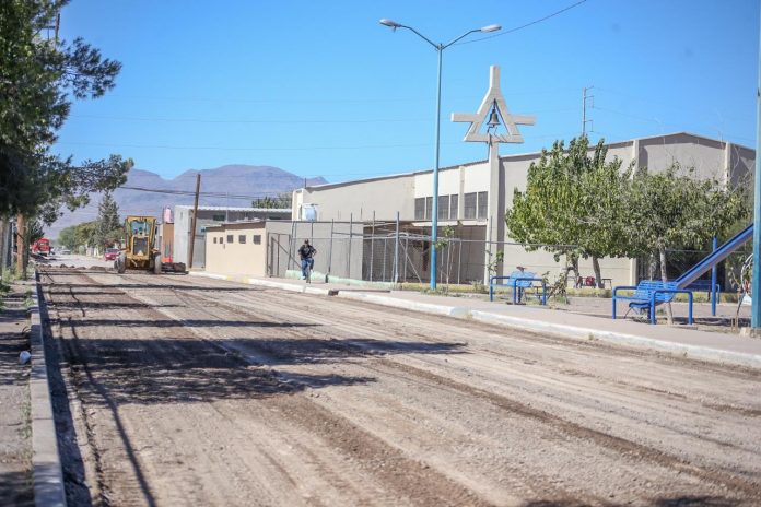 Inician trabajos de pavimentación en calles de la colonia Revolución