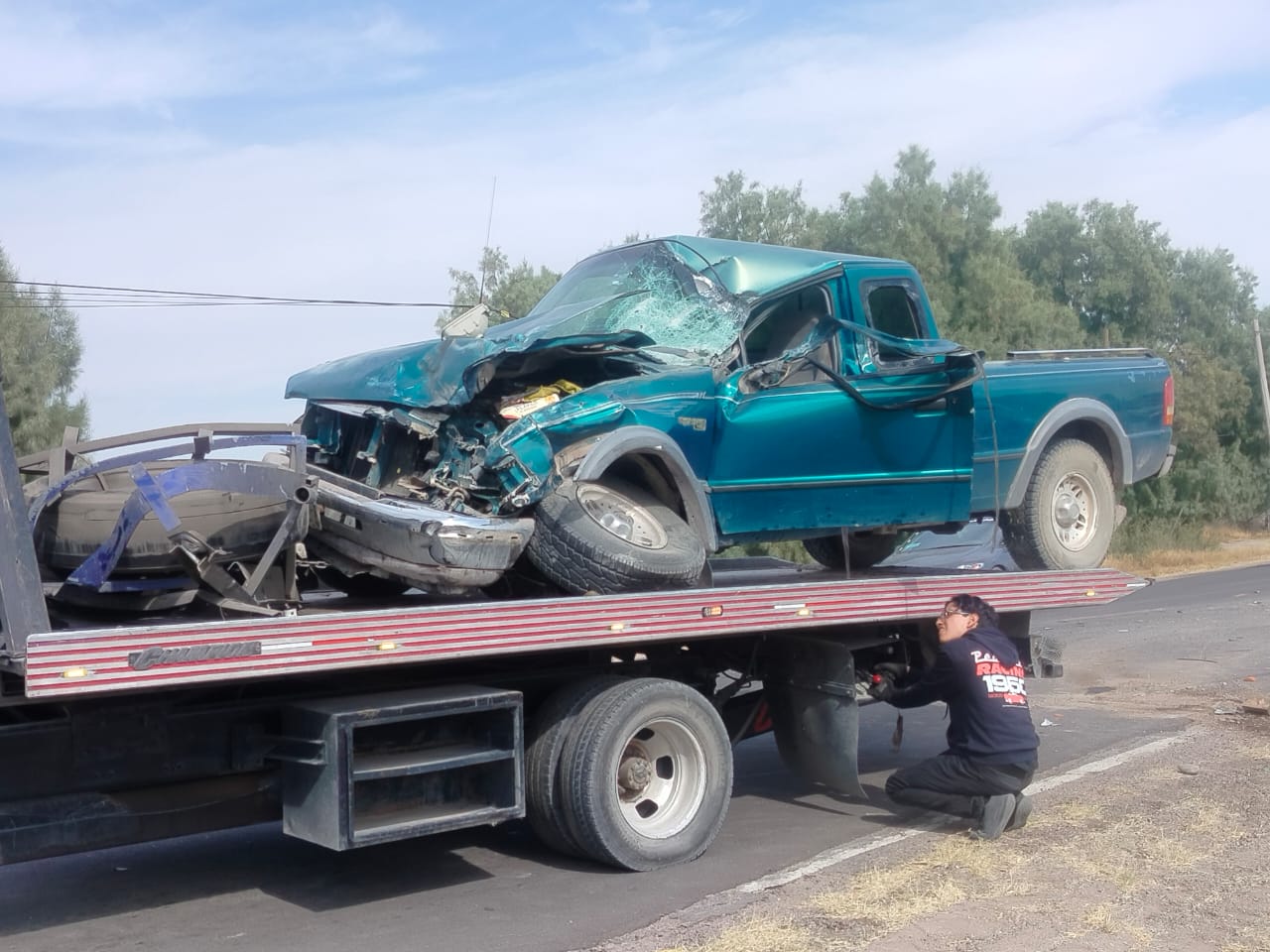 Quedó atrapado adulto mayor tras chocar contra un tráiler en la carretera a Las Vírgenes
