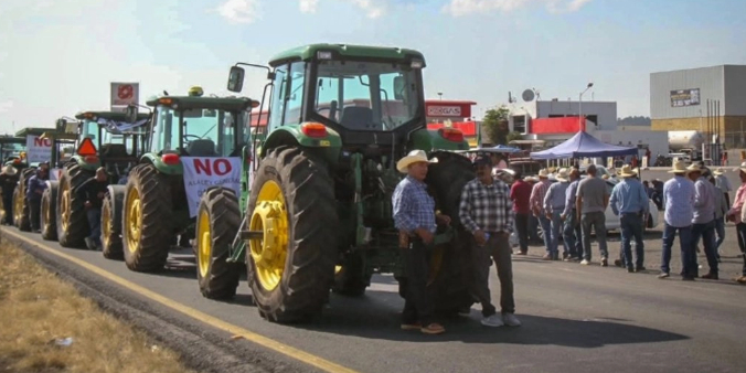 Anuncian más bloqueos agricultores y transportistas tras fallida negociación con el gobierno