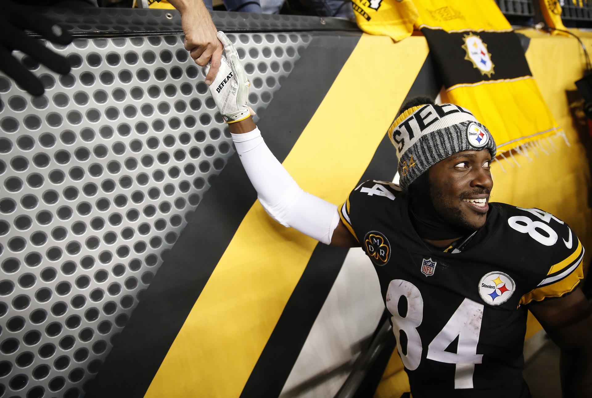 Antonio Brown, exjugador de la NFL, podría pasar hasta 30 años de cárcel por este delito