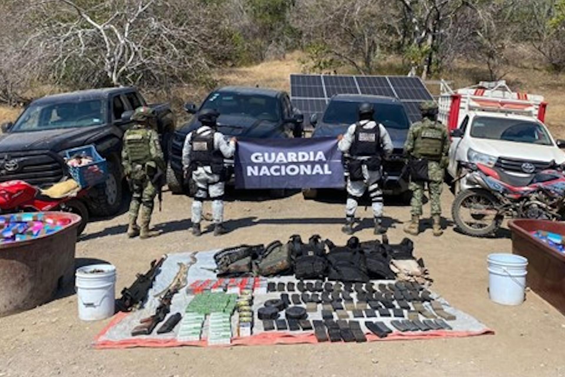 Decomisan arsenal y 330 kilogramos de droga sintética en Michoacán