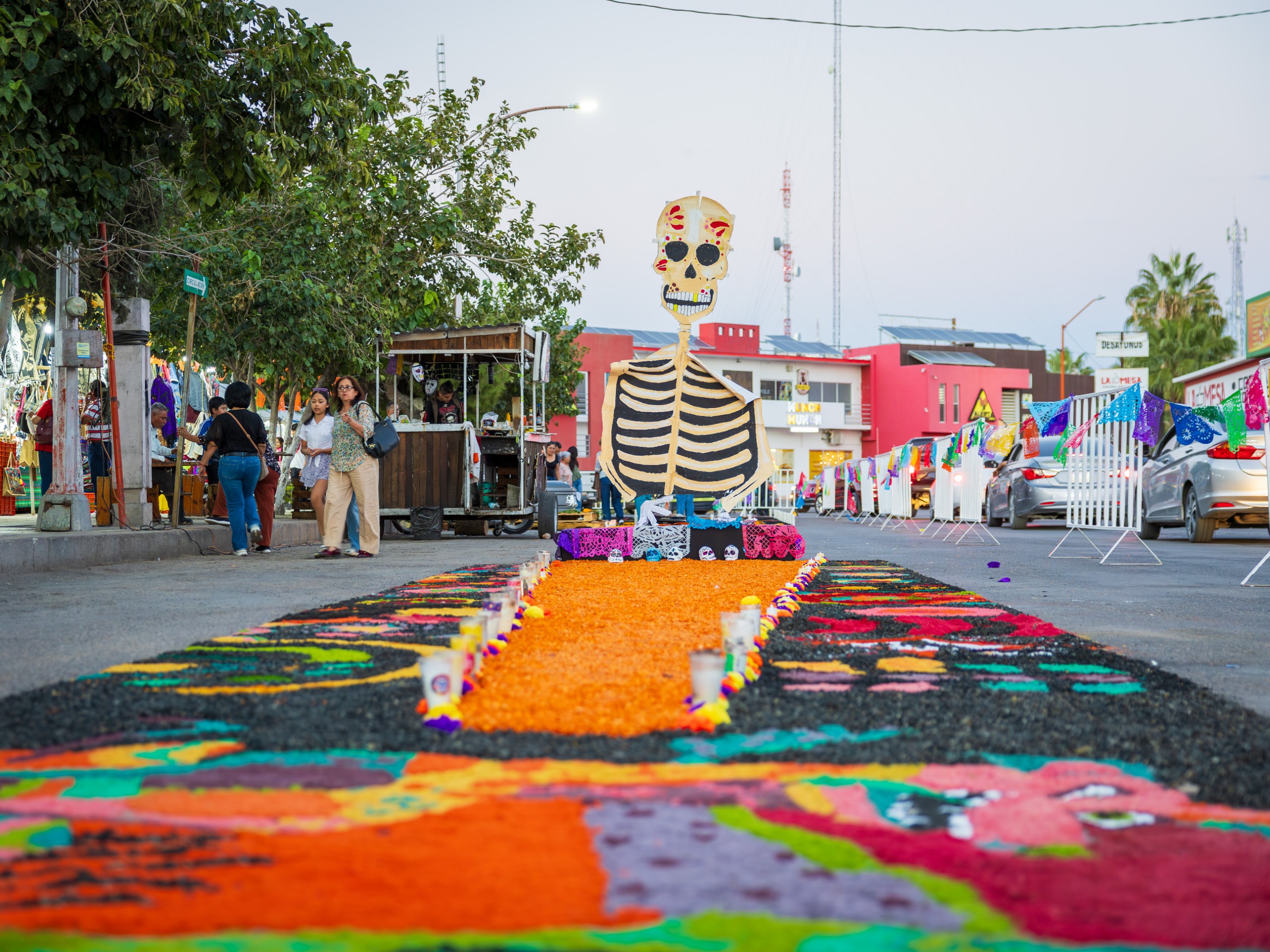 Celebran presentación de tapetes monumentales con participación de 11 escuelas en Delicias